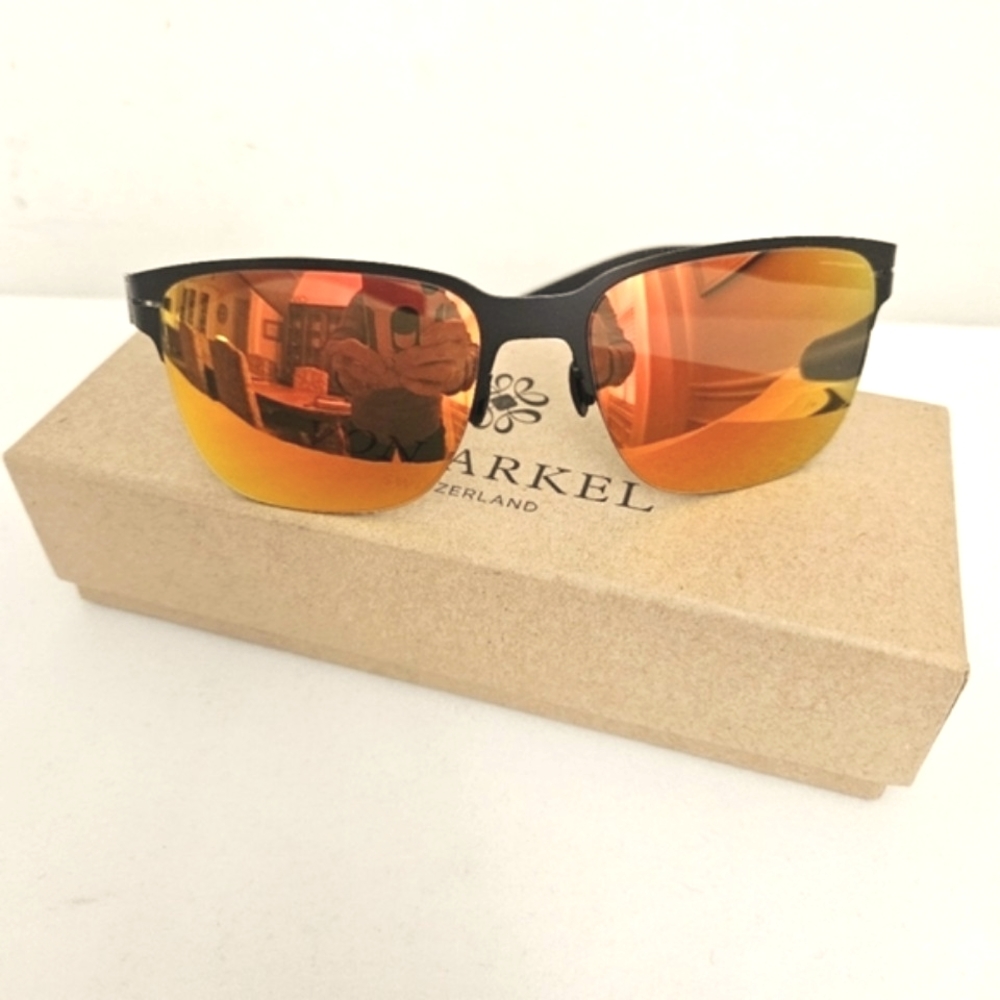 New in box.  Von Arkel Mirrowed Sunglasses